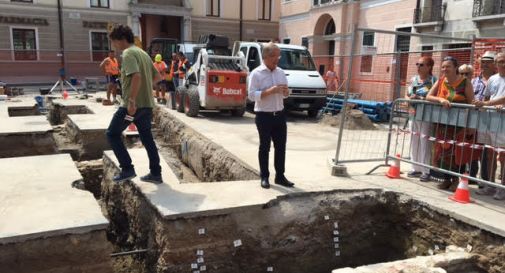 Scavi in piazza Santa Maria dei Battuti: ritrovate ossa umane