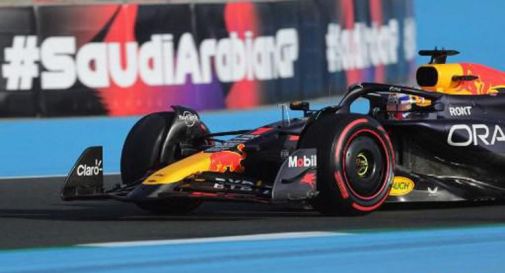 Gp Arabia Saudita, Verstappen pole davanti a Leclerc: Bearman undicesimo