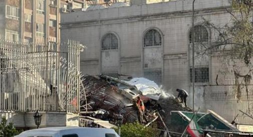 Israele attacca la Siria, raso al suolo un palazzo di proprietà dell’ambasciata iraniana