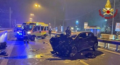 Auto contro un muro: due 25enni morti