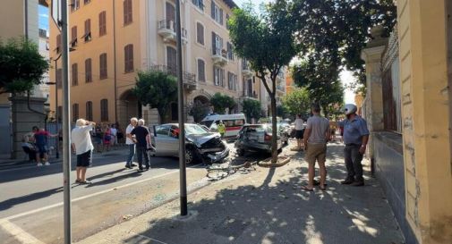 Muore mentre guida l'auto, travolge ciclista e lo uccide