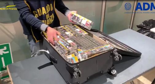 Scoprono in aeroporto 55 kg di “bionde” di possibile contrabbando