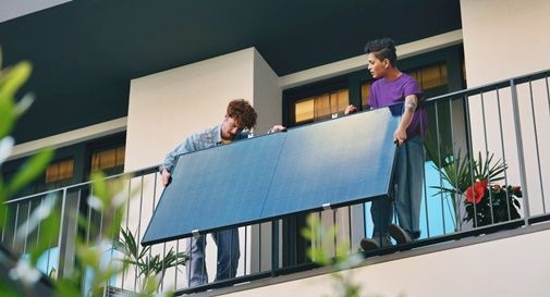 Pannelli fotovoltaici da balcone, gratis per tutti, contro il caro bollette 