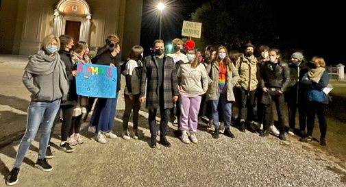 I giovani alla manifestazione di ieri sera con il sindaco Marin