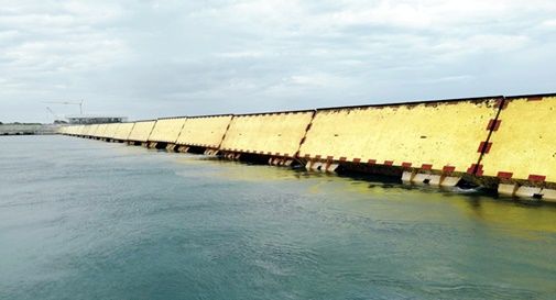 Venezia, Mose ancora in funzione per fermare acqua alta