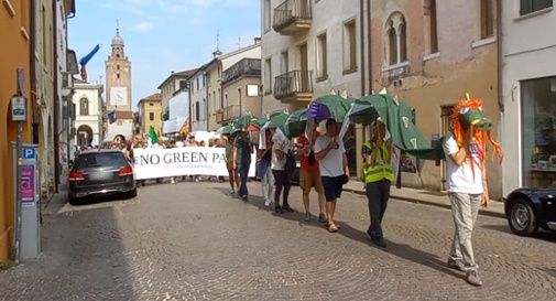 No green pass in piazza a Castelfranco