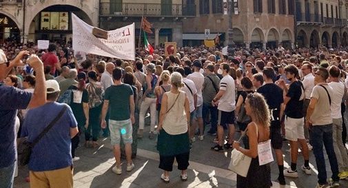 Manifestazione no vax in piazza a Treviso