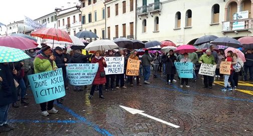 Marcia per difendere l'ospedale di castelfranco veneto 