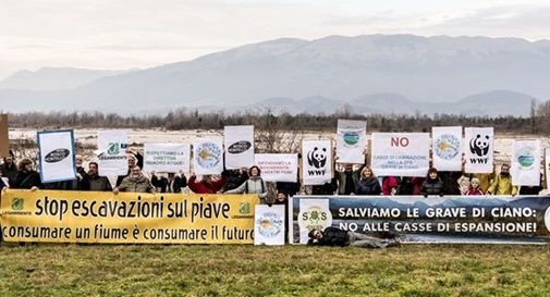 Sit-in a Treviso per la tutela delle Grave di Ciano