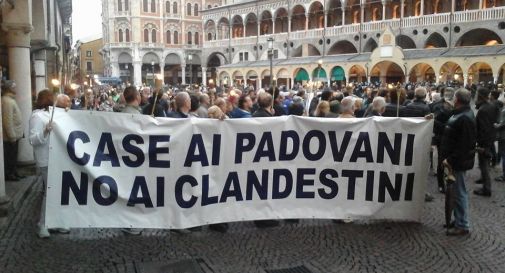 In 250 al corteo contro l'accoglienza dei profughi