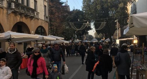 Negozi aperti la domenica e animazione. Per far rivivere il centro