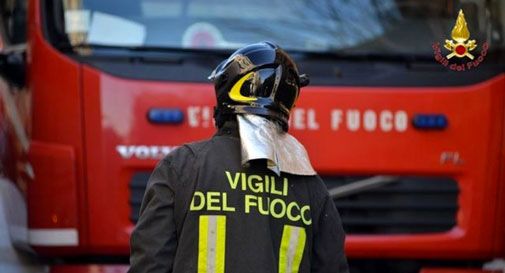 Muore intossicata in un principio d'incendio, a dare l'allarme il figlio 15enne