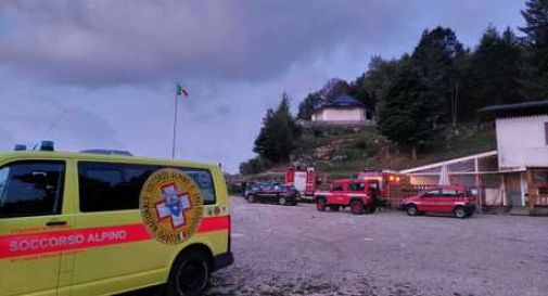 Si allontana dal camping, trovato morto 