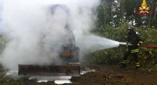 Escavatore a fuoco a San Biagio