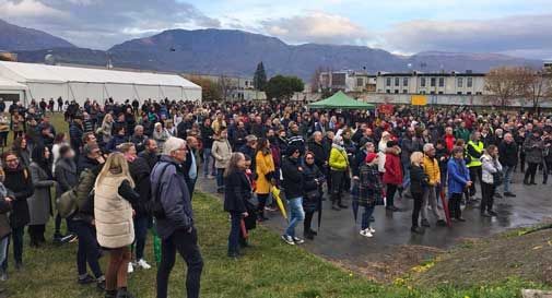 Vittorio Veneto, tanta gente alla manifestazione contro il Green Pass nonostante la pioggia