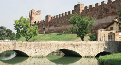 Arrivano le telecamere per le riprese televisive, strade chiuse a Castelfranco