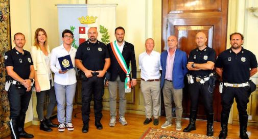 Blocca spacciatore nel sottopasso, premio al giovane cittadino-eroe