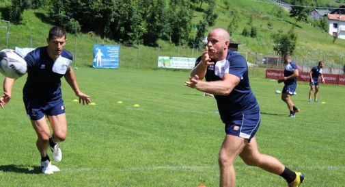 Leoni al lavoro nel ritiro di Calazo, in provincia di Belluno