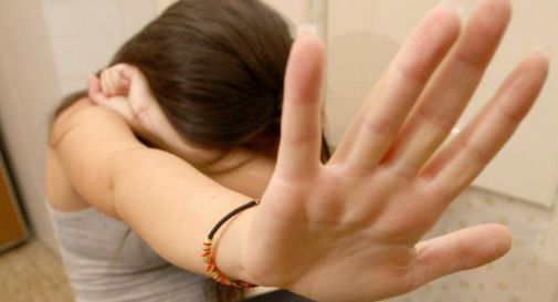 Abusi con la scusa dei massaggi, 44enne disabile accusato da due sorelle