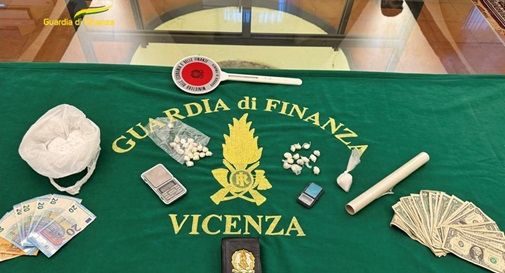 Cocaina nel locale: arrestata la barista spacciatrice