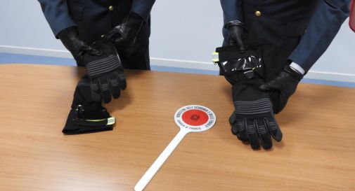 Falso Made in Italy scoperto a Treviso, sotto sequestro 2.700 di paia di guanti antincendio