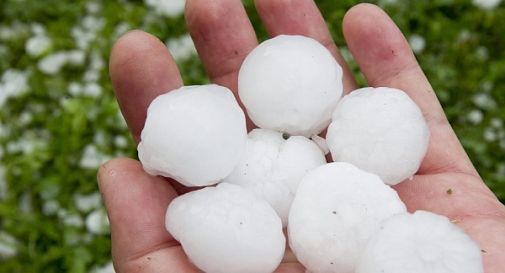 Grandine, pioggia e vento forte si abbattono su Treviso