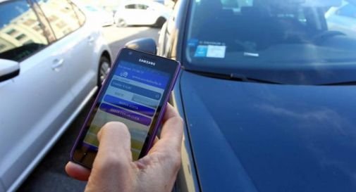 Pagare il parcheggio con lo smartphone