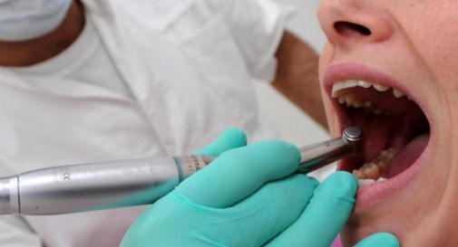 Estrazione dentaria senza anestesia: 