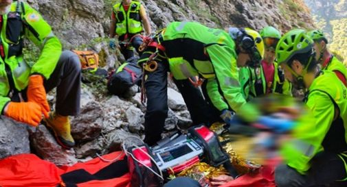 Tre interventi di soccorso alpino in poche ore: tre feriti gravi recuperati nei boschi e sulle cime 