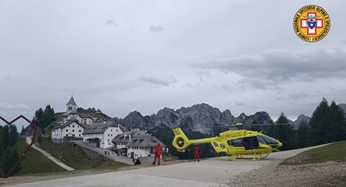 Brutta caduta sulle scale in cima al monte: turista ferito gravemente e trasportato d'urgenza in elicottero all'ospedale