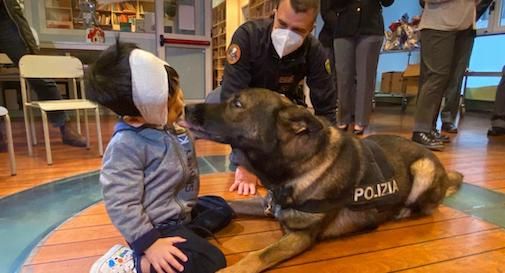 bambini Pediatria e cani poliziotto