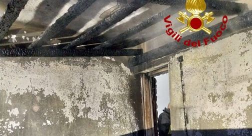 Incendio al quarto piano del condominio: scatta l'allarme