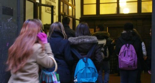 Bullizzato per le cicatrici, i genitori ritirano dodicenne da scuola 