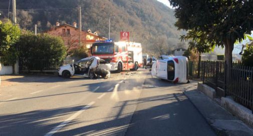 Schianto a Segusino, una delle due auto si ribalta: due feriti in ospedale