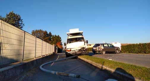 Brutto incidente a Gorgo, coinvolti tre mezzi: due feriti e Postumia bloccata