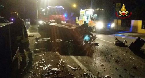 Violento scontro fra due auto, quattro i feriti 