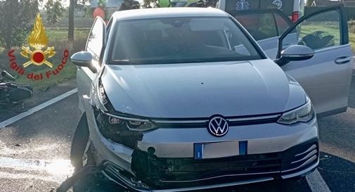 Scontro fatale: muore un motociclista, quattro feriti 