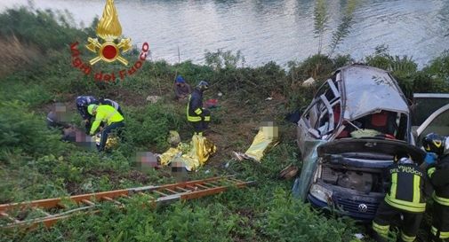 Van esce di strada: sette feriti, un passeggero trasferito in elisoccorso