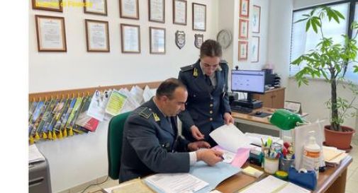 Promettevano guadagni via web, quattro indagati per truffa