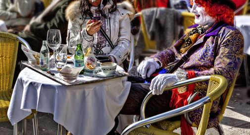 E' Carnevale, ma dopo il tramonto non ci si può mascherare