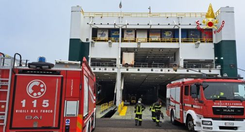 Principio d'incendio a bordo si una nave cargo a Venezia 