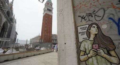 Venezia, compare l'opera di street art vicino a piazza San Marco 