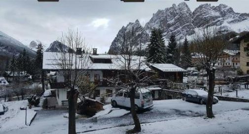 Nuove nevicate su Dolomiti, imbiancata anche Cortina