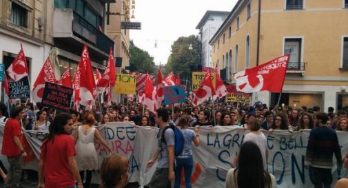 Studenti in piazza per una 