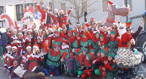 Rissa alla sfilata di Carnevale, genitore finisce in ospedale