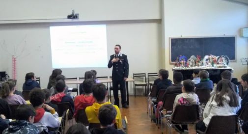 Bullismo, sicurezza stradale e stupefacenti: i Carabinieri incontrano gli studenti a Colle Umberto