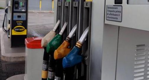 Carburanti, prezzi ancora in discesa