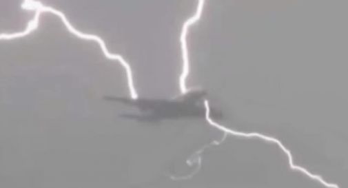 Paura in volo: aereo Ryan diretto a Treviso colpito da un fulmine