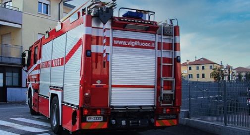 Principio d'incendio sui pannelli fotovoltaici a Mareno di Piave: intervento tempestivo dei vigili del fuoco