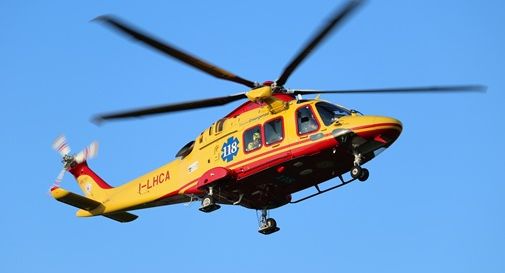 Colto da arresto cardiaco nel parcheggio dell'ospedale a Oderzo: uomo salvato grazie al tempestivo intervento dei sanitari e trasferito d'urgenza in elicottero a Treviso